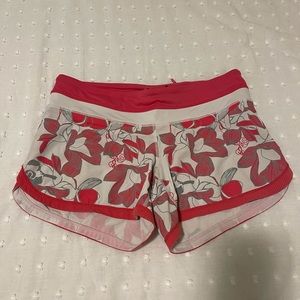 🌸 Floral Lululemon Shorts 🌸